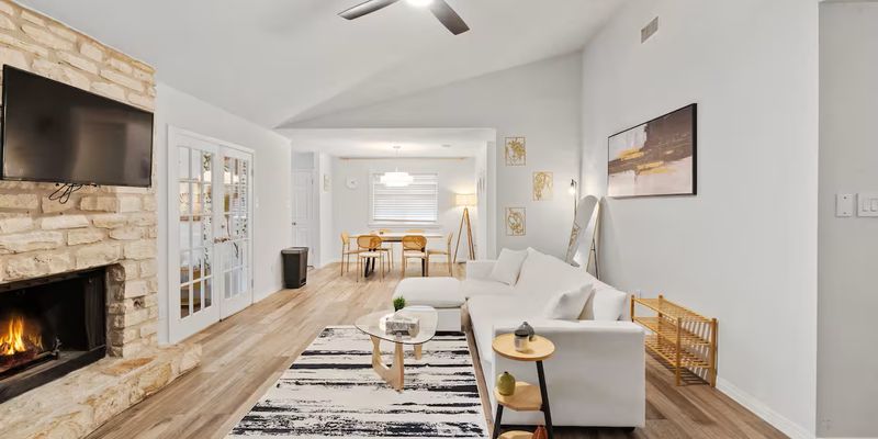 Austin House: 9613 Meadowheath Dr