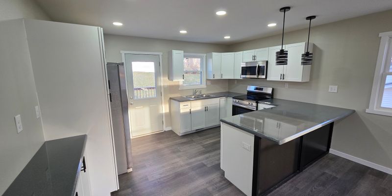 Dubuque House: 1612 Butterfield Rd