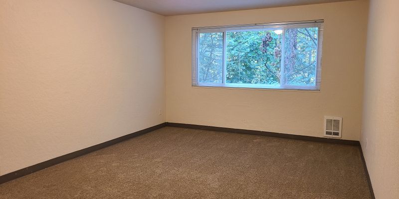 Des Moines Apartment: 1625 S Kent Des Moines Rd.