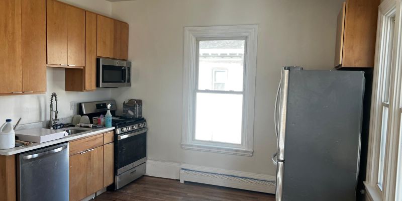 New Bedford Apartment: 81 Summer St