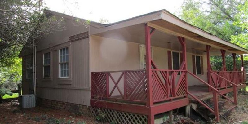 Macon House: 2990 Dalton Street