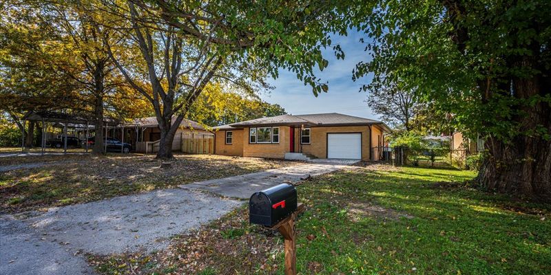 Dewey House: 809 n ross ave