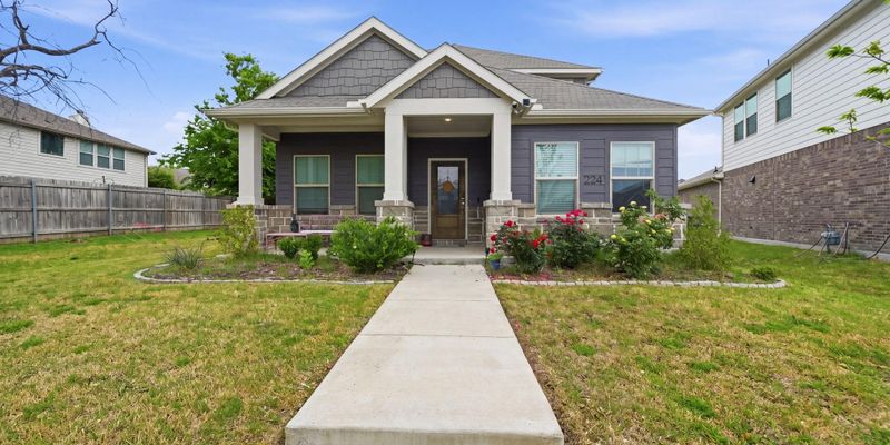 Wylie House: 224 Monarch Wy