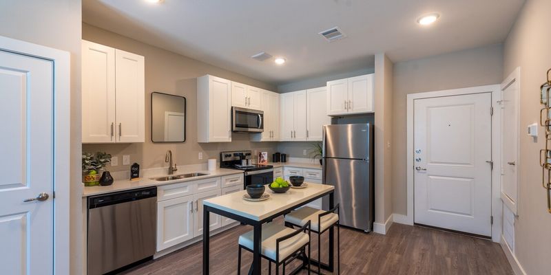 Houston Apartment: 9347 Kempwood Dr