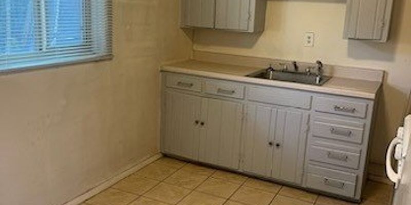 Albuquerque Apartment: 131 General Arnold St NE