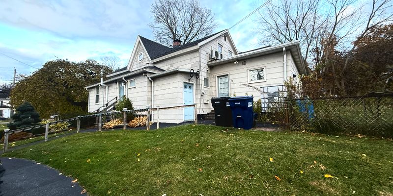 Syracuse Apartment: 220/222 E Seneca Turnpike