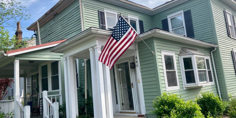 Ravenswood House: 200 Henrietta St