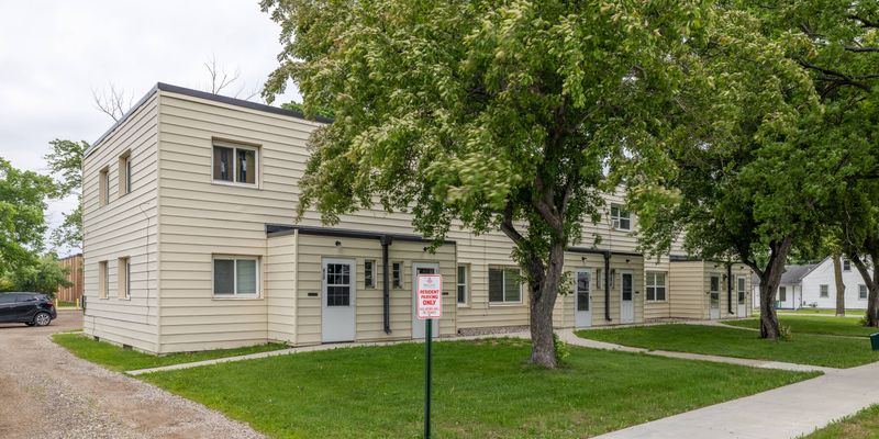 Wahpeton Townhome: 702 8th Ave N