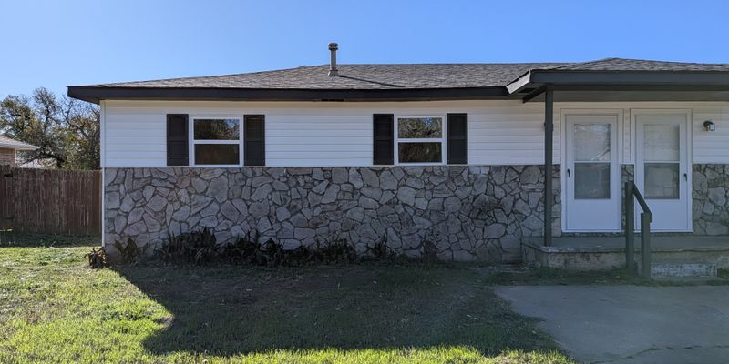 Shawnee House: 1027 E Wallace St