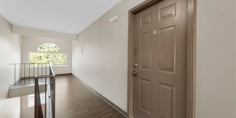3-web-or-mls-1040-university-dr-12.jpg