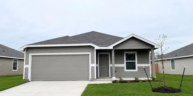 Dallas House: 1728 Round House Ln
