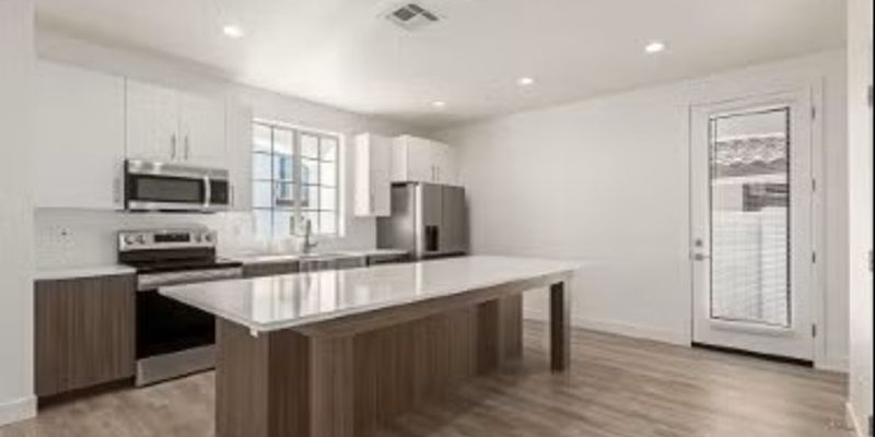 Mesa Townhome: 7621 E University Dr