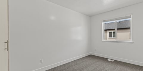 19_156 - 3368 s 1010 w, nibley -  isaac walbeck - dfm media.jpg