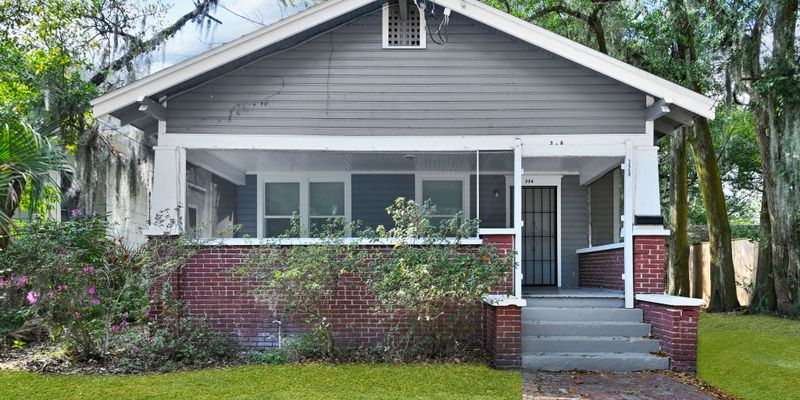 Jacksonville House: 326 Basswood St