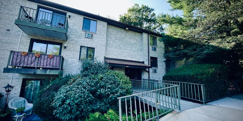 Glen Mills House: 21 Dougherty Blvd Apt V3