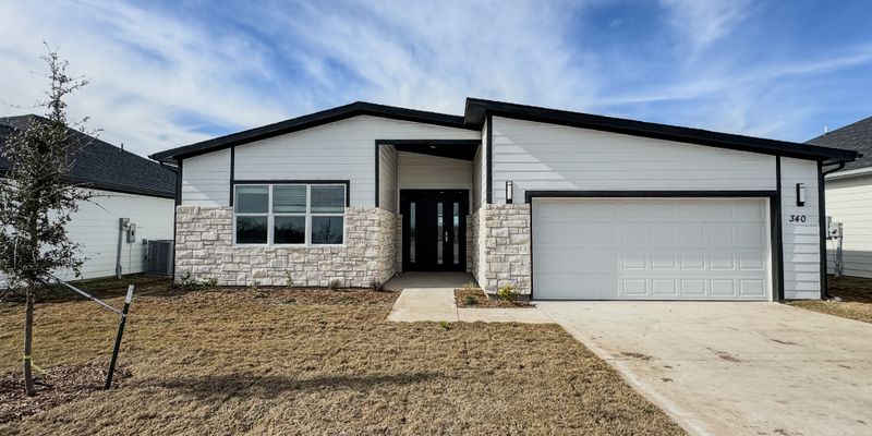 Greenville House: 340 Lucy Rd