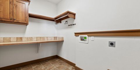22-Laundry Area.jpg