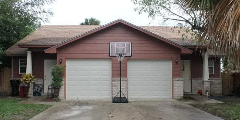 Brownsville Multiplex: 909 E Jefferson St