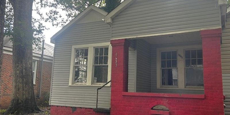 Anniston House: 1625 Christine Dr