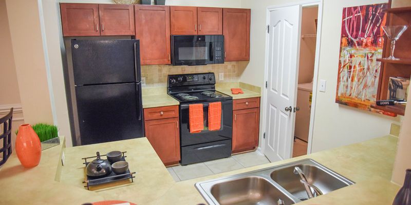 Houston Apartment: 3098 Crossview Dr