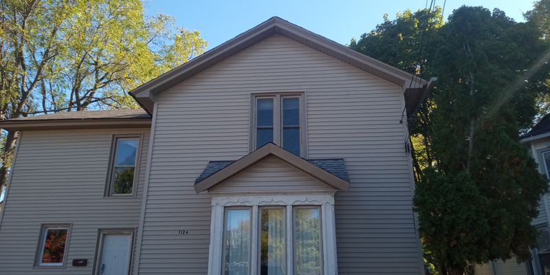 Lansing Apartment: 1126 Seymour Avenue