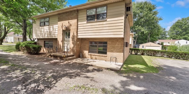 Youngstown Apartment: 3908 Frederick St