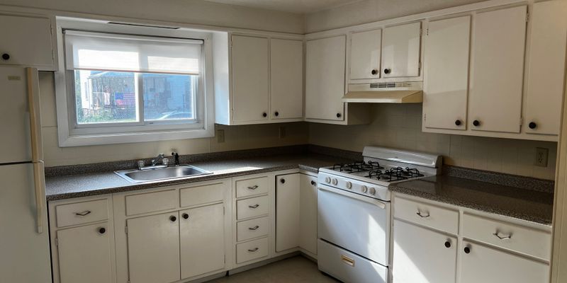 Leominster Apartment: 33 Crawford St