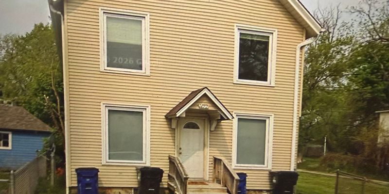 Racine Apartment: 1412 Geneva St