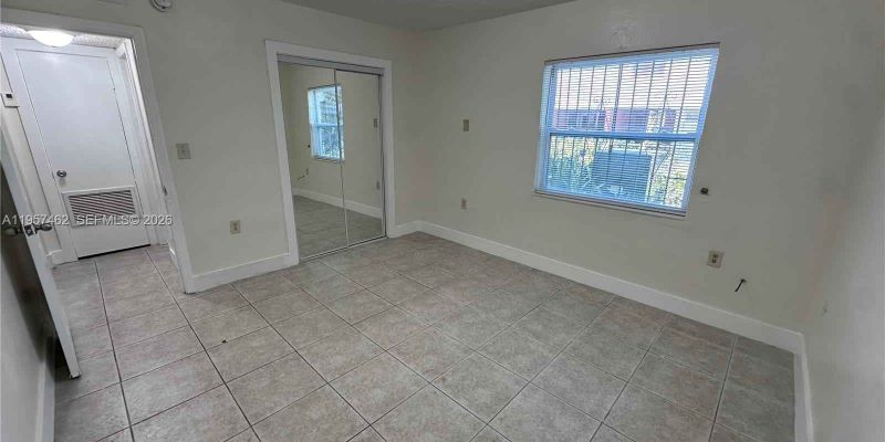 North Miami Beach Apartment: 16150 NE 19th Ct