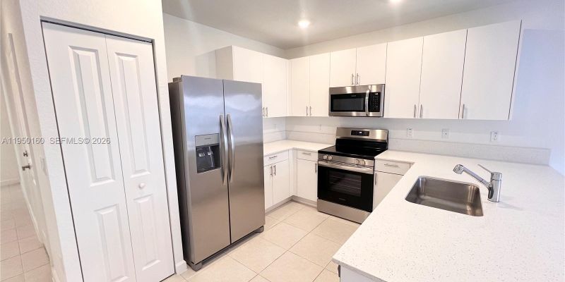 Pembroke Park Townhome: 3760 SW 50th Ave
