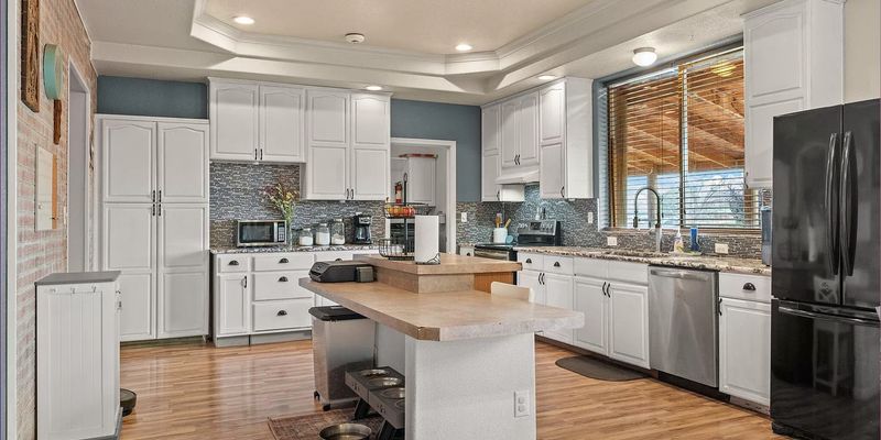 Roswell House: 4701 Navajo Rd