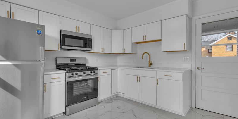New Brighton House: 81 Beaver St