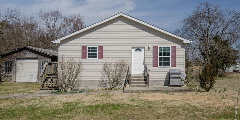 Lebanon House: 112 Bellvue Dr