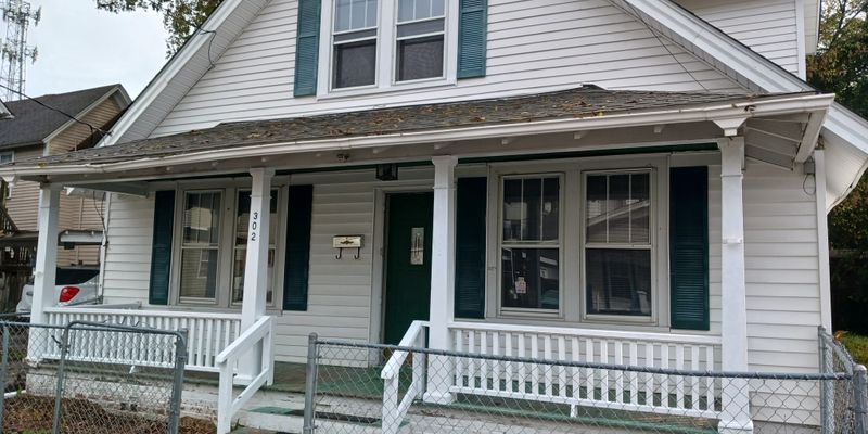 Elizabeth City House: 302 S Dyer St