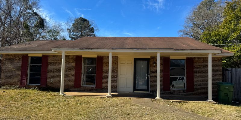 Montgomery House: 425 Mulligan Dr