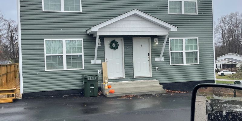 Williamsburg Apartment: 61 Weesner Ave
