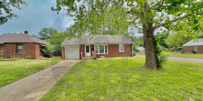 Wichita House: 1102 N Crestway St