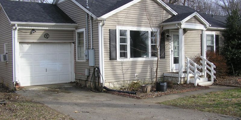 Bowling Green House: 1540 Virginia Dr