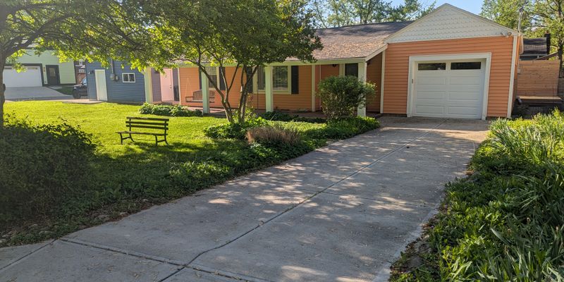 Indianapolis House: 1041 E 75th St