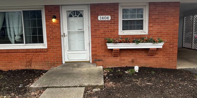 Shelbyville House: 1404 Logan St