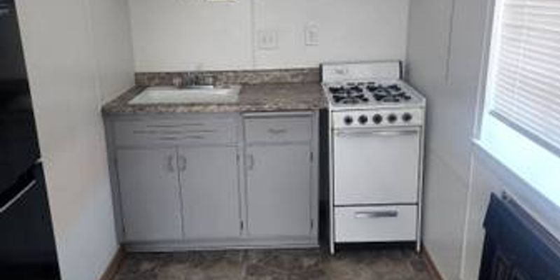 West Allis Apartment: 6535 Beloit Rd