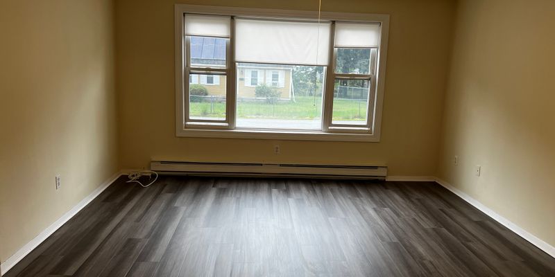 Leominster Apartment: 70 Lorchris St