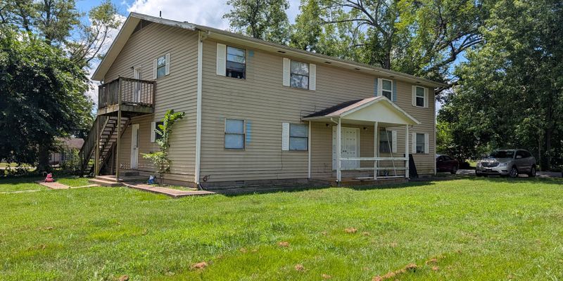 Centerton Apartment: 340 N C St
