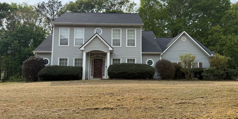 Auburn House: 617 West Lane