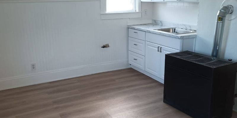 New Bedford Apartment: 438 Bolton St