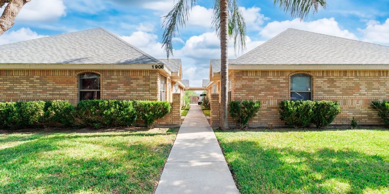 Edinburg Apartment: 1908 Bahamas Dr