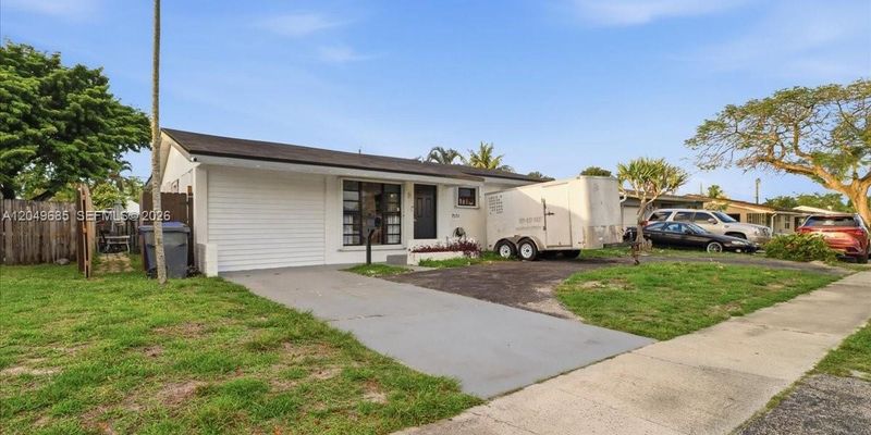 Hollywood House: 7551 Polk St