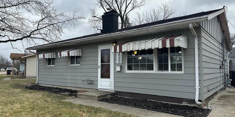 Lafayette House: 933 Rochelle Dr