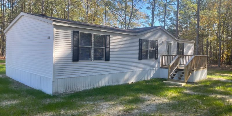 Raeford House: 434 Dundee Cir