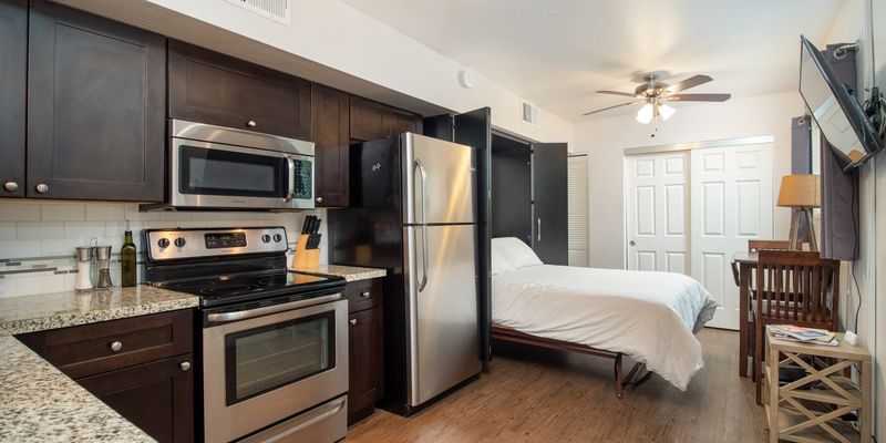 Phoenix Apartment: 1333 E Thomas Rd